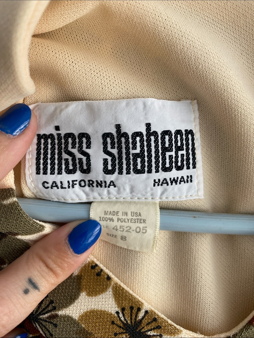 Vintage Cream Japanese Floral & Scenic V-Neck Shift Dress - Picture 6 of 8